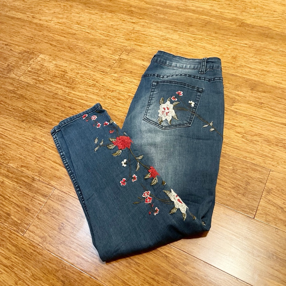 Sandpiper Embroidered Dark Wash Cropped Jeans – Floral – Size 18 - Picture 13 of 15